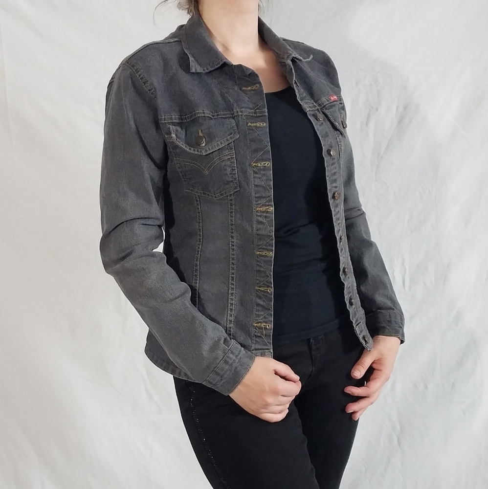 Beautiful jean jacket - Picture 1 of 9